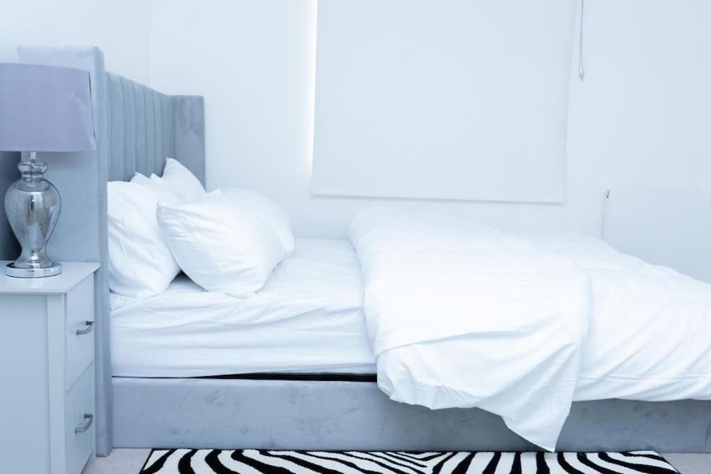 1 Bed Luxury Comfortable Apt Appartement *
