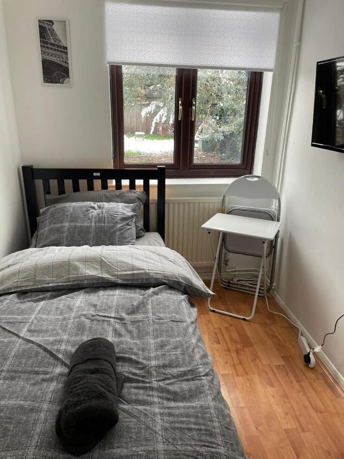 Lovely 4 Bedroom 2 Bathroom Apartamento Londres
