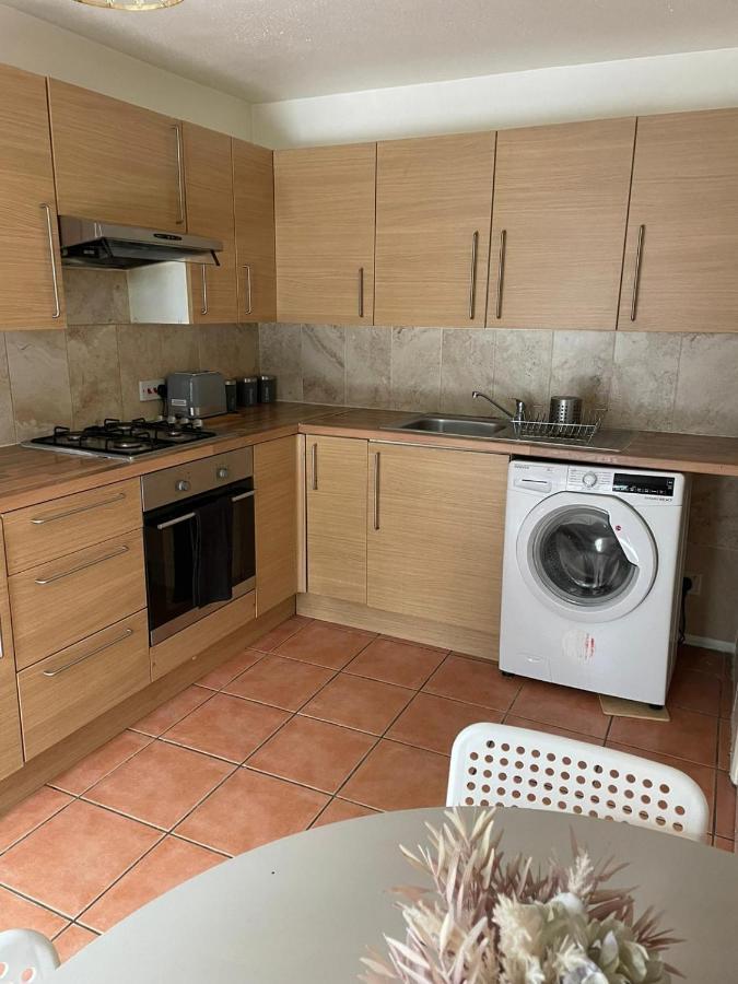 Apartamento Lovely 4 Bedroom 2 Bathroom Londres
