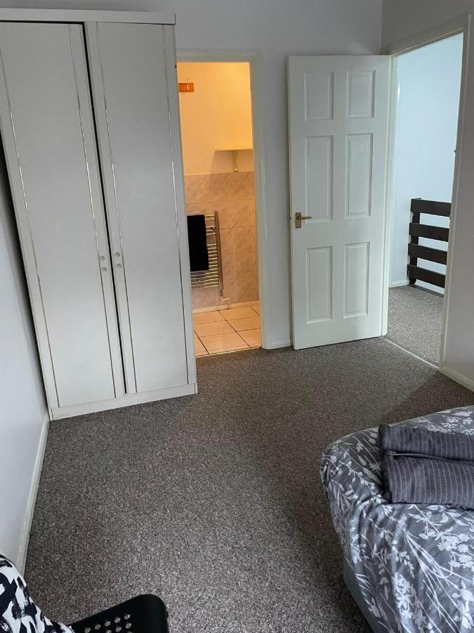 Apartamento Lovely 4 Bedroom 2 Bathroom