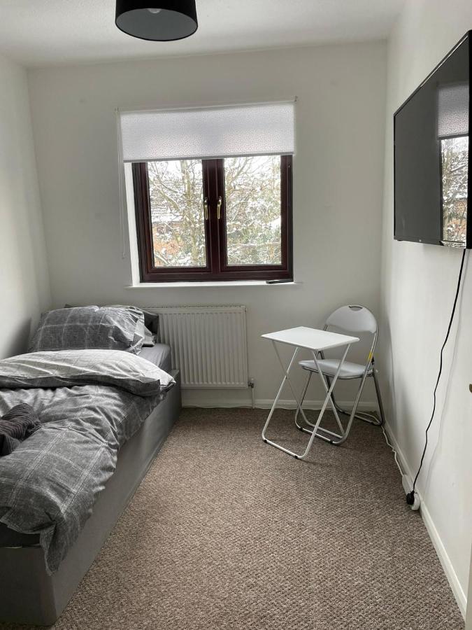Lovely 4 Bedroom 2 Bathroom Apartamento