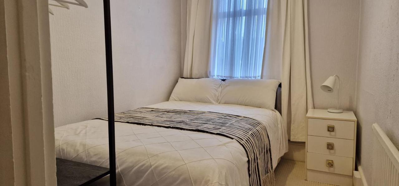 Inviting You To Your From 10 Minutes From Stratford Westfield Appartement Londres