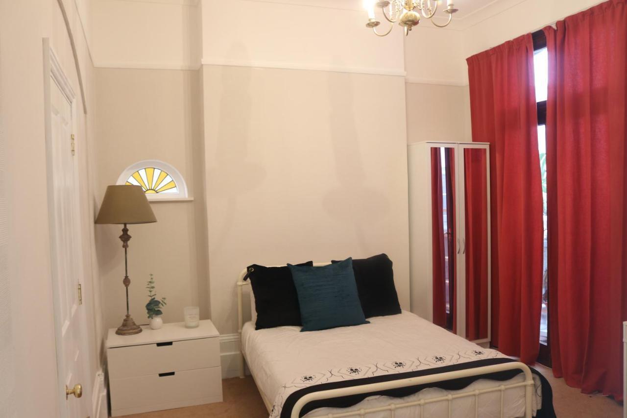 Inviting You To Your From 10 Minutes From Stratford Westfield * Londres
