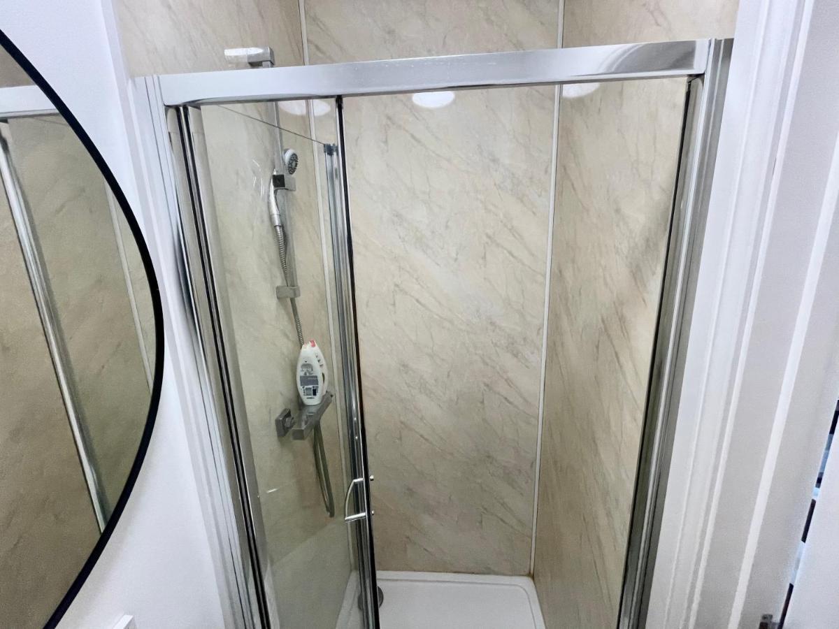 Lovely Self Contained Now Available * Londres