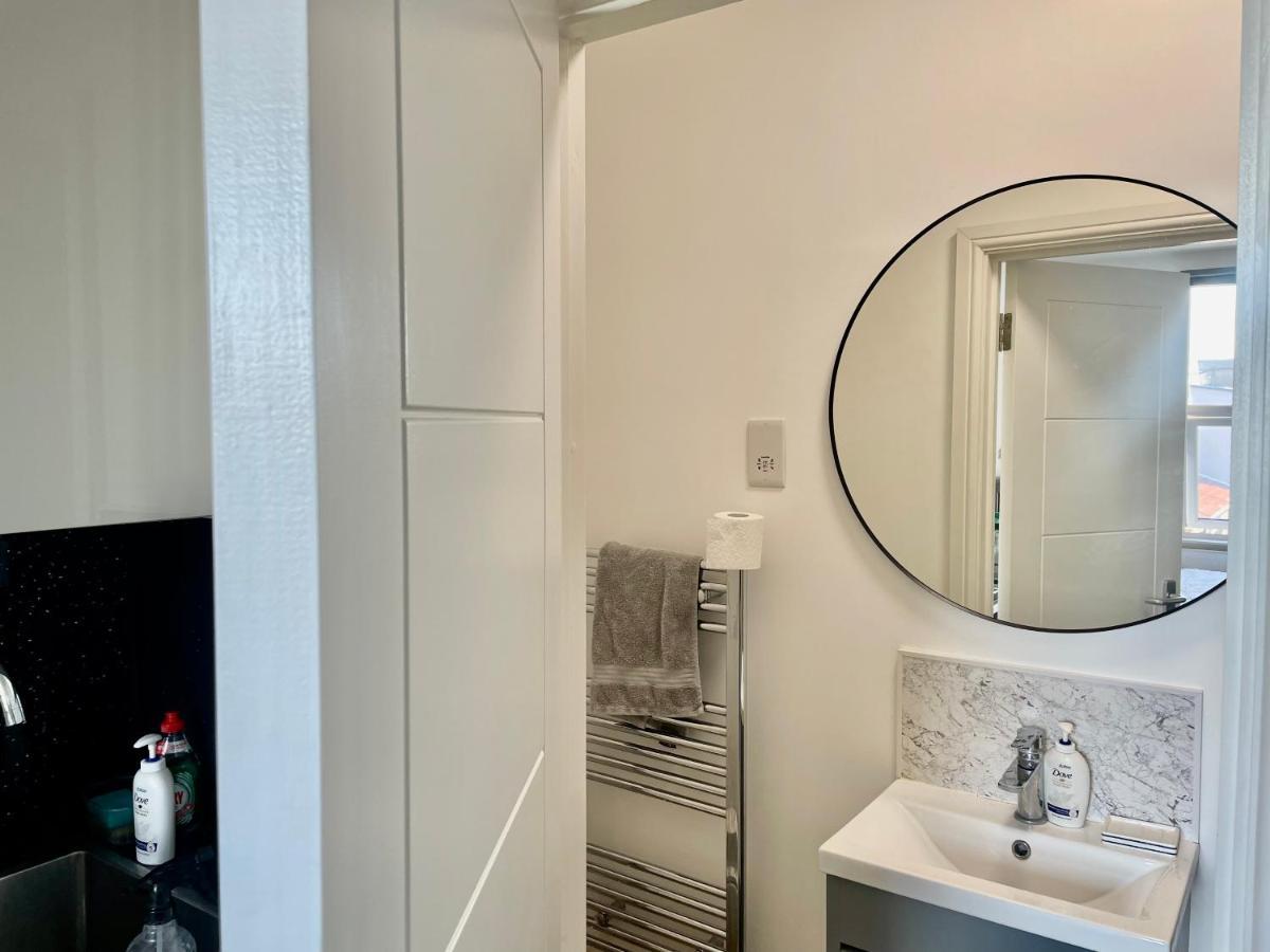 Apartamento Lovely Self Contained Now Available