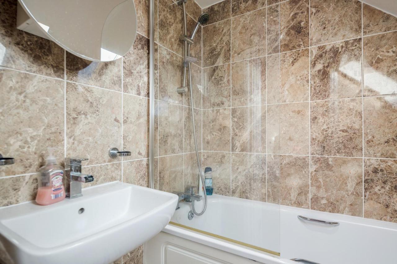Entire Lovely Family With Parking, Wifi, Netflix, Self Check-in Apartamento