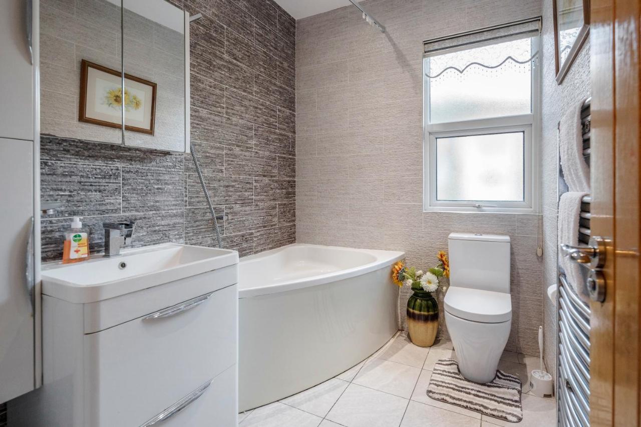Entire Lovely Family With Parking, Wifi, Netflix, Self Check-in * Londres