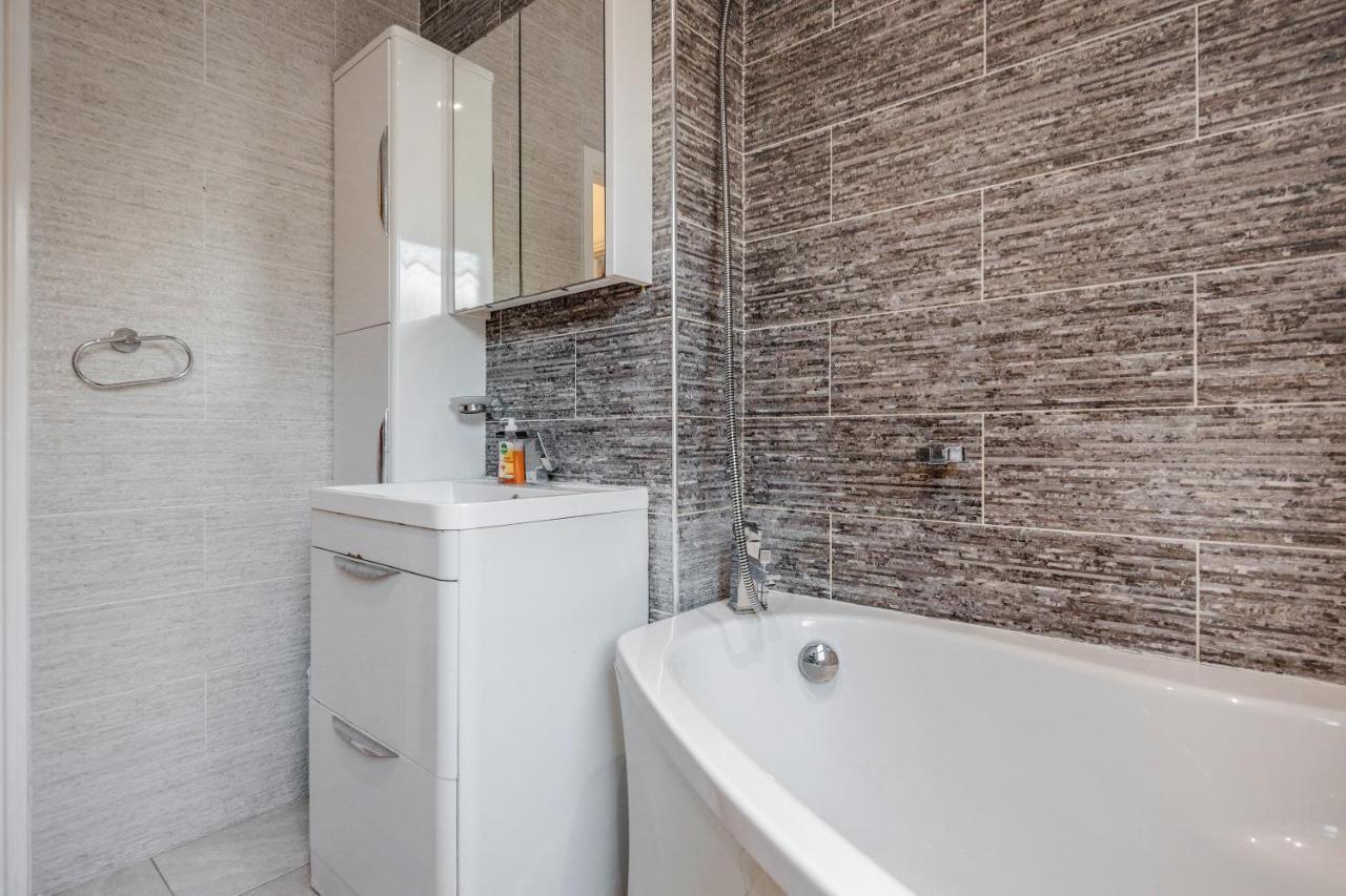 Entire Lovely Family With Parking, Wifi, Netflix, Self Check-in Apartamento *
