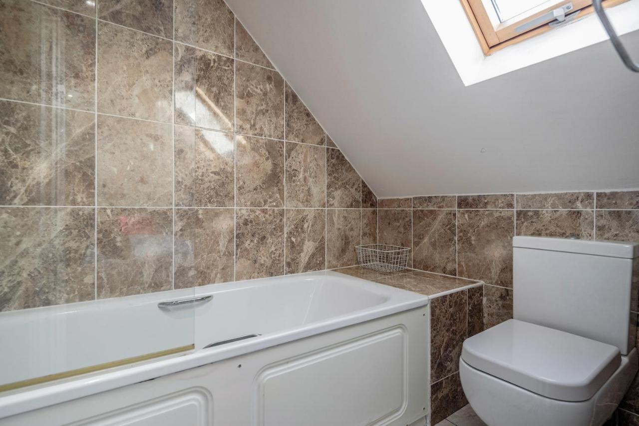 Entire Lovely Family With Parking, Wifi, Netflix, Self Check-in Apartamento Londres