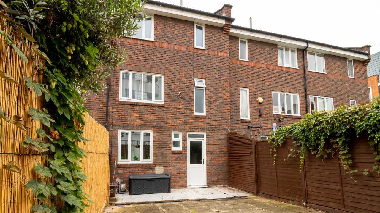 Bridge 3 Bedroom House With Reception Room, Office And Private Garden Holiday home