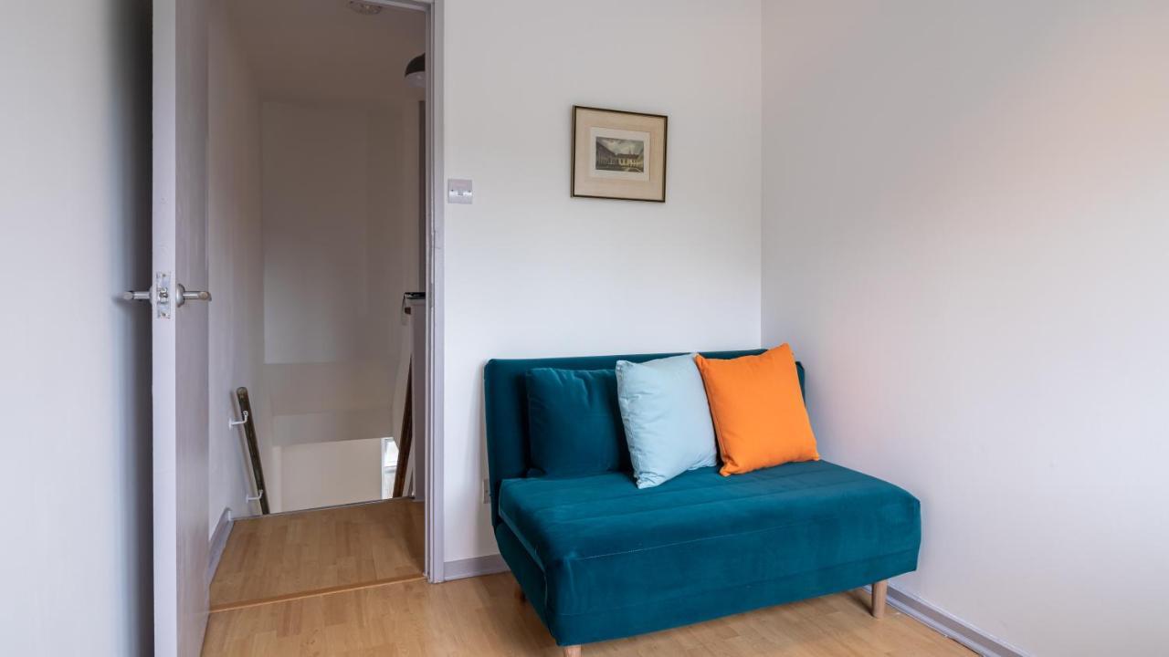 Bridge 3 Bedroom House With Reception Room, Office And Private Garden Holiday home *