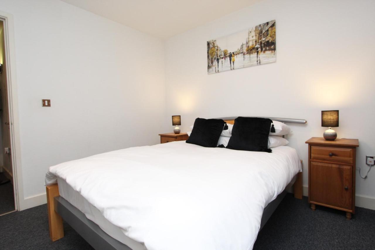 Cozy And Spacious 1 Double Bedroom Located By Excel- E16