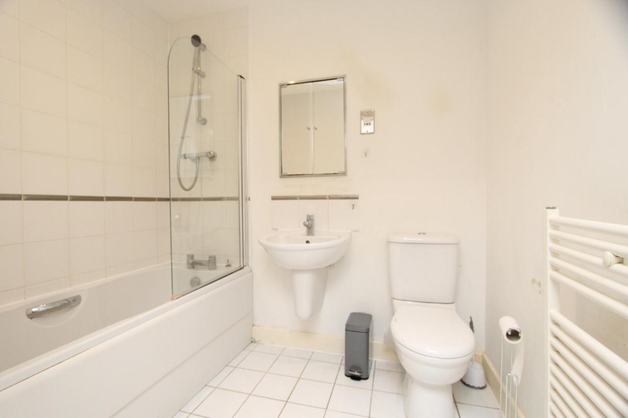 Apartment Cozy And Spacious 1 Double Bedroom Located By Excel- E16 London