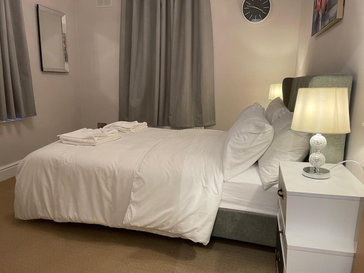 Luxury 5 Star - Parking, Garden, Nr Greater Metro Stations Apartamento Londres