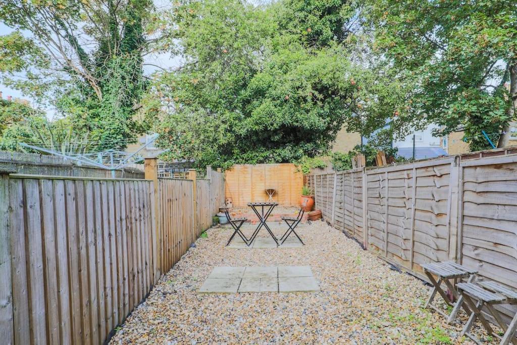 2 Bed Garden Flat Leyton Village London
