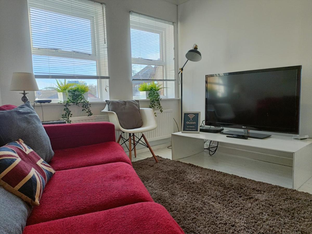 2 Bed Functional House Close To Manor Park Train Station Casa de férias