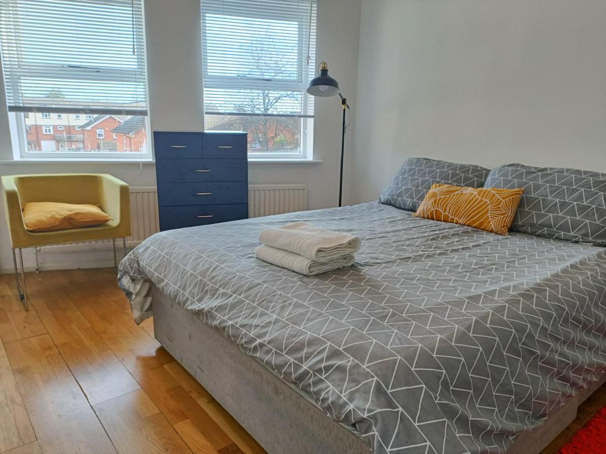 2 Bed Functional House Close To Manor Park Train Station Casa de férias *