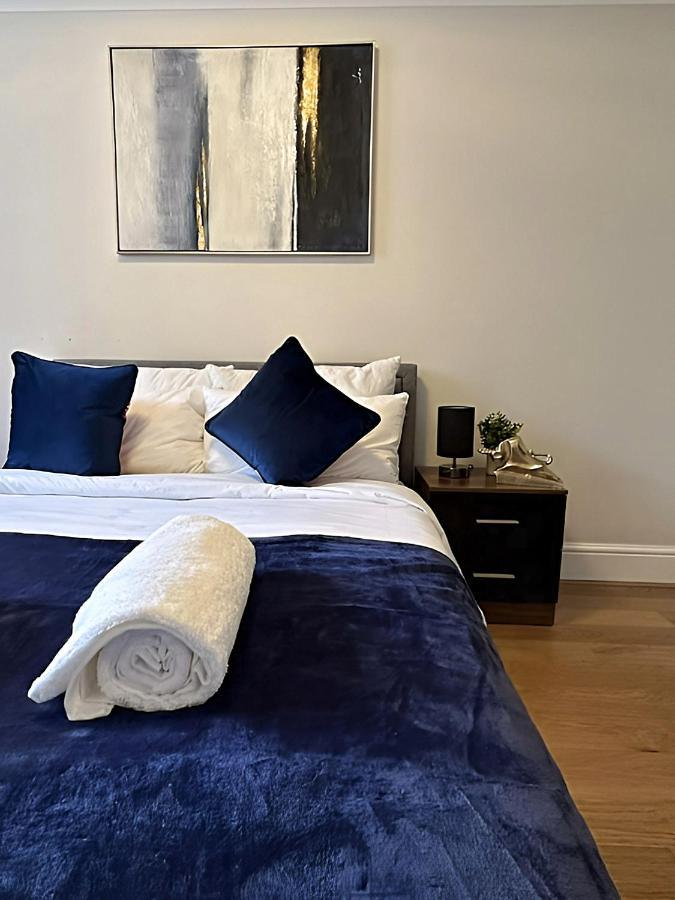 Spacious 3 Bed, 2 Bath In The Heart Of Shoreditch *
