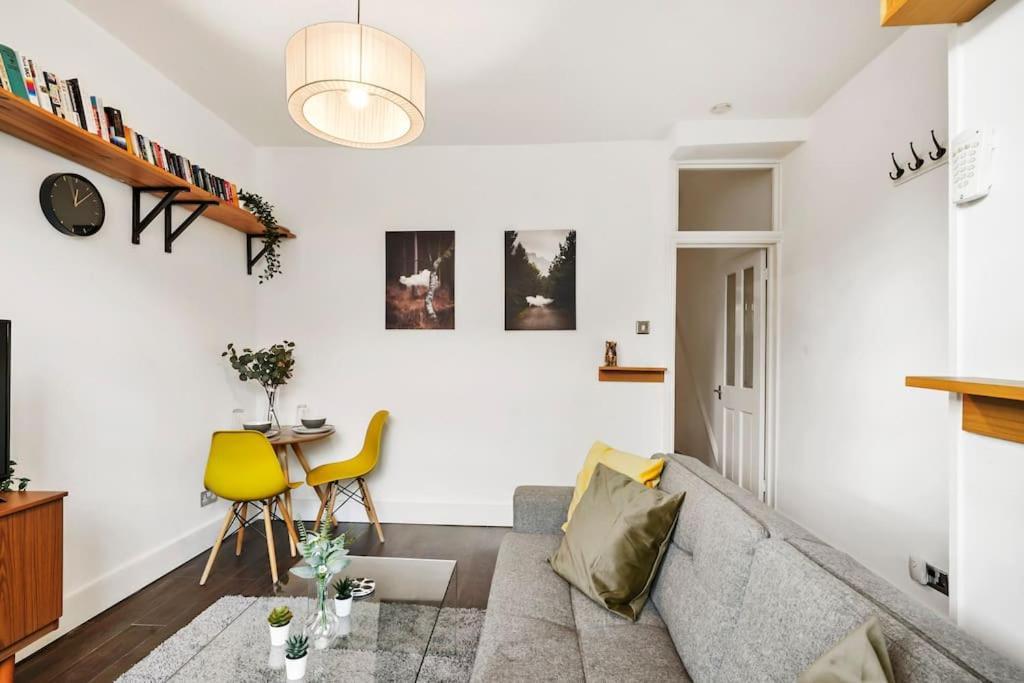 2 Bed Garden Flat Leyton Village Apartment *