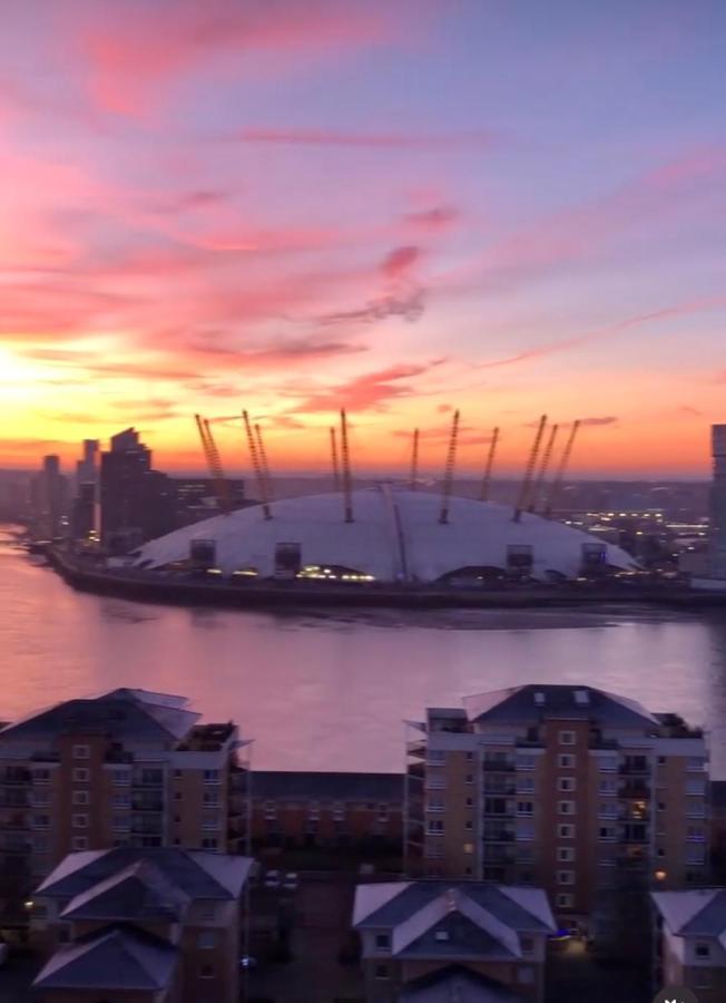 Skylineviews 2 Bed 2 Bath Flat Near Canary Wharf, O2 & Excel Apartment *