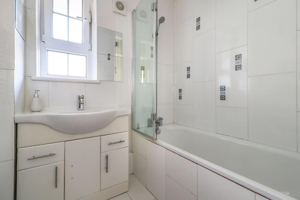 Spacious 4 Bed Flat Near 02 Arena Greenwich Londres