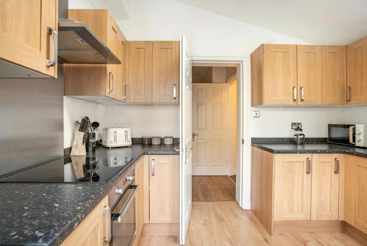 Сasa de vacaciones 2 Bed Terraced House With Loft In Stratford Londres