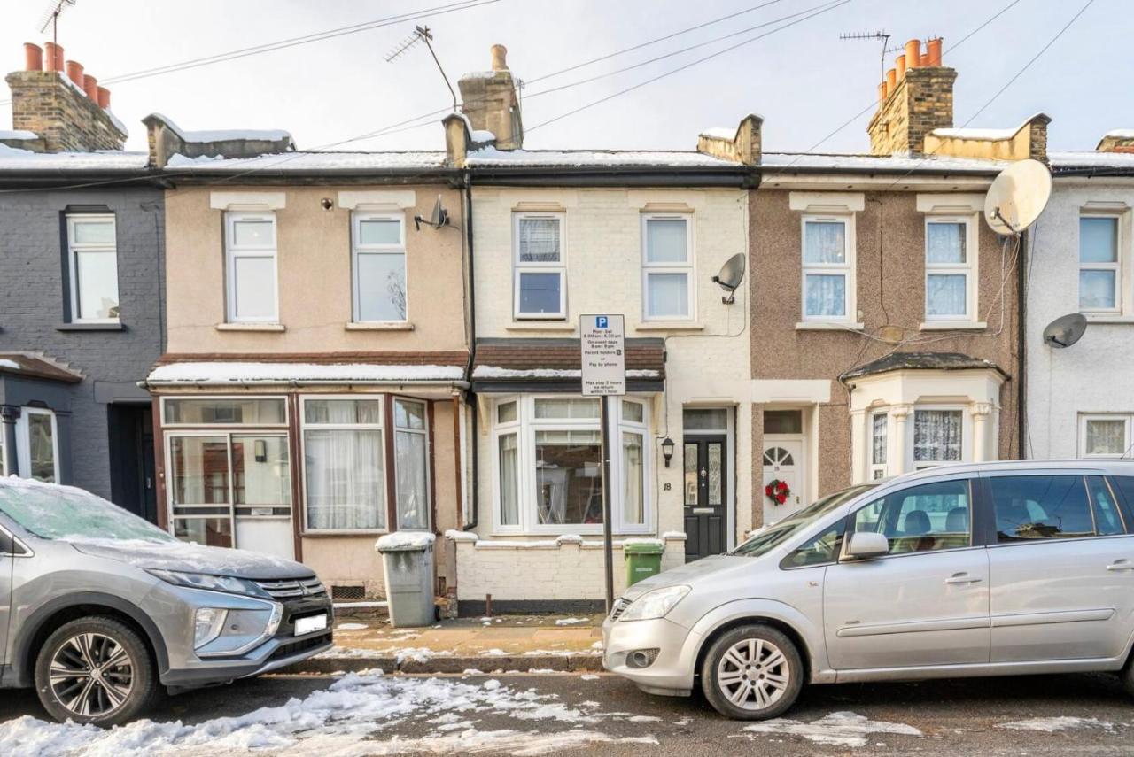 Сasa de vacaciones 2 Bed Terraced House With Loft In Stratford