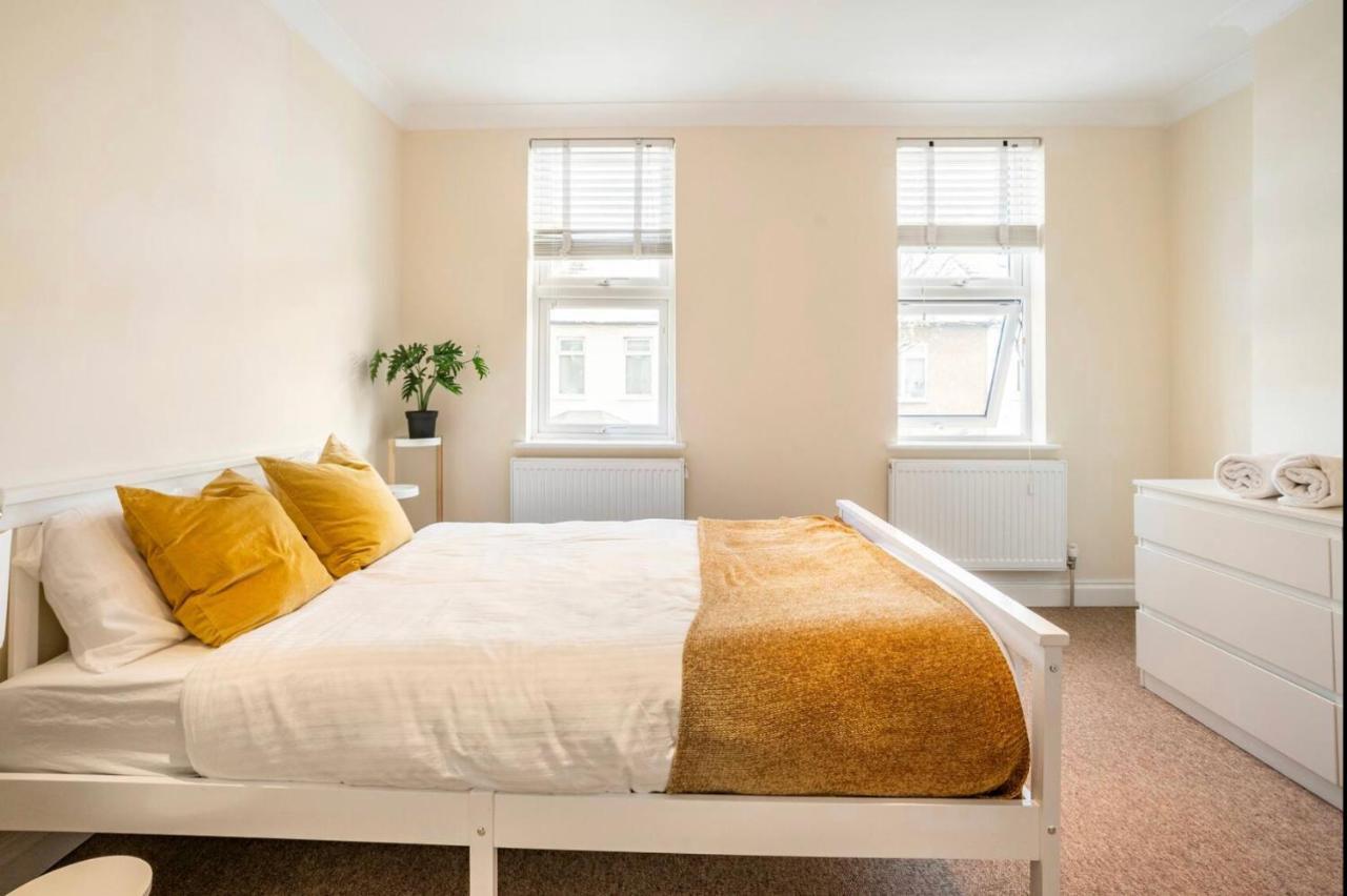Сasa de vacaciones 2 Bed Terraced House With Loft In Stratford *