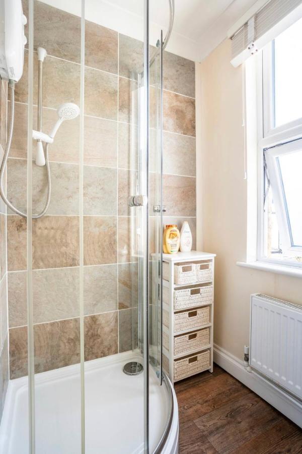 Сasa de vacaciones 2 Bed Terraced House With Loft In Stratford