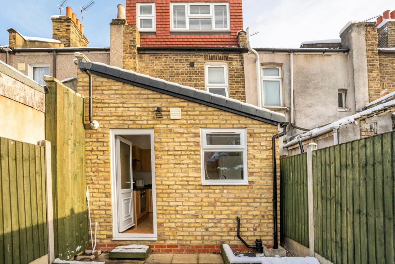 2 Bed Terraced House With Loft In Stratford Londres
