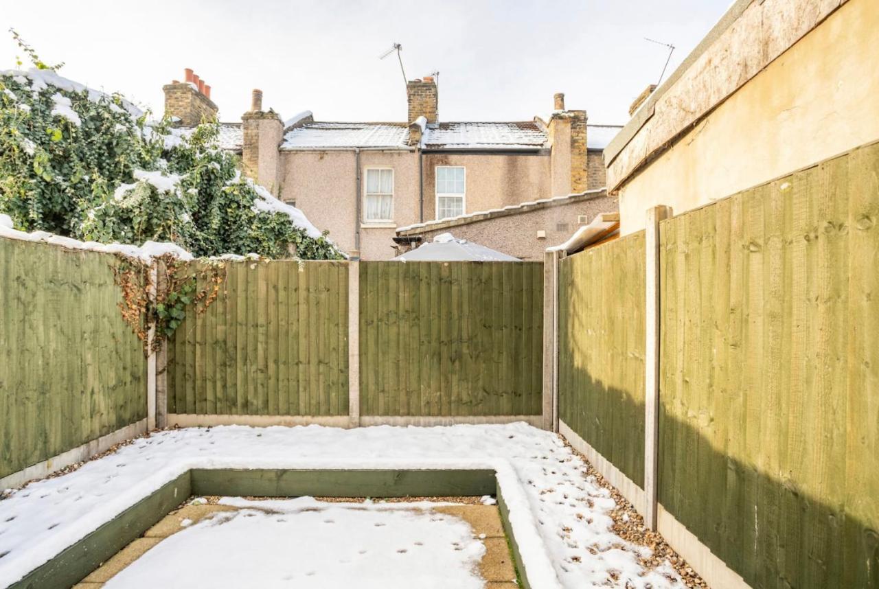 Сasa de vacaciones 2 Bed Terraced House With Loft In Stratford