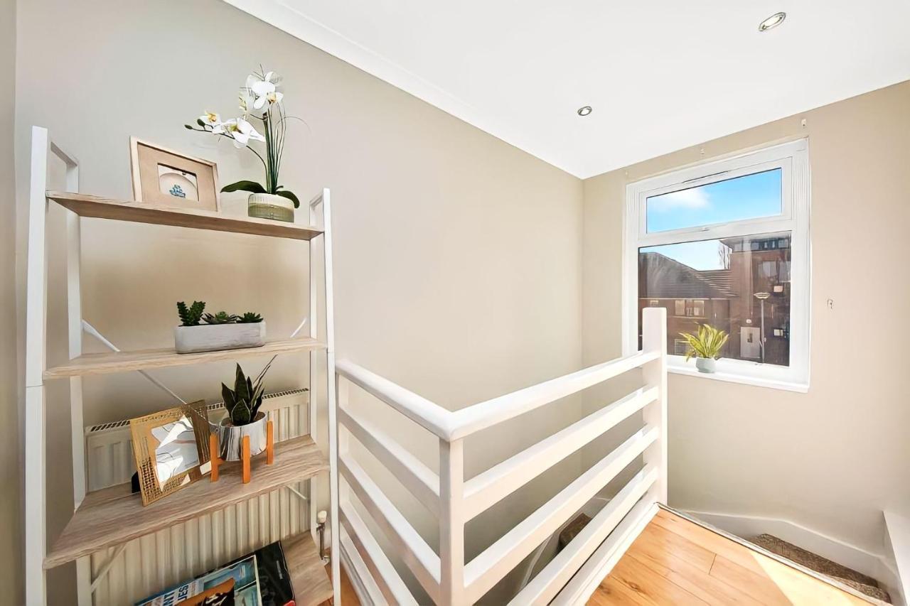 Apartment 1bd In Leyton Zone 2 *