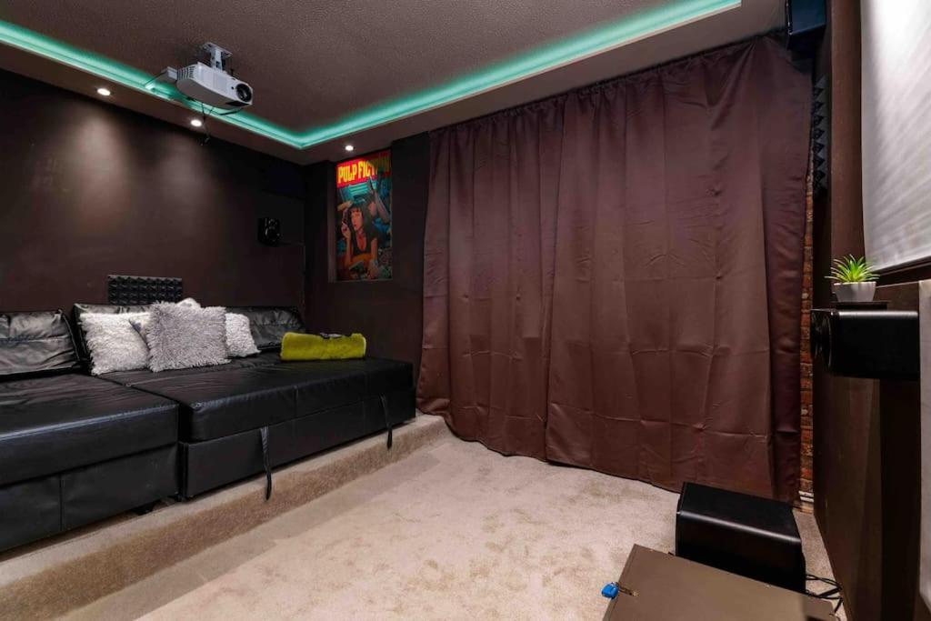 2bed Garden House W/hot Tub, Sauna & Cinema Сasa de vacaciones Londres