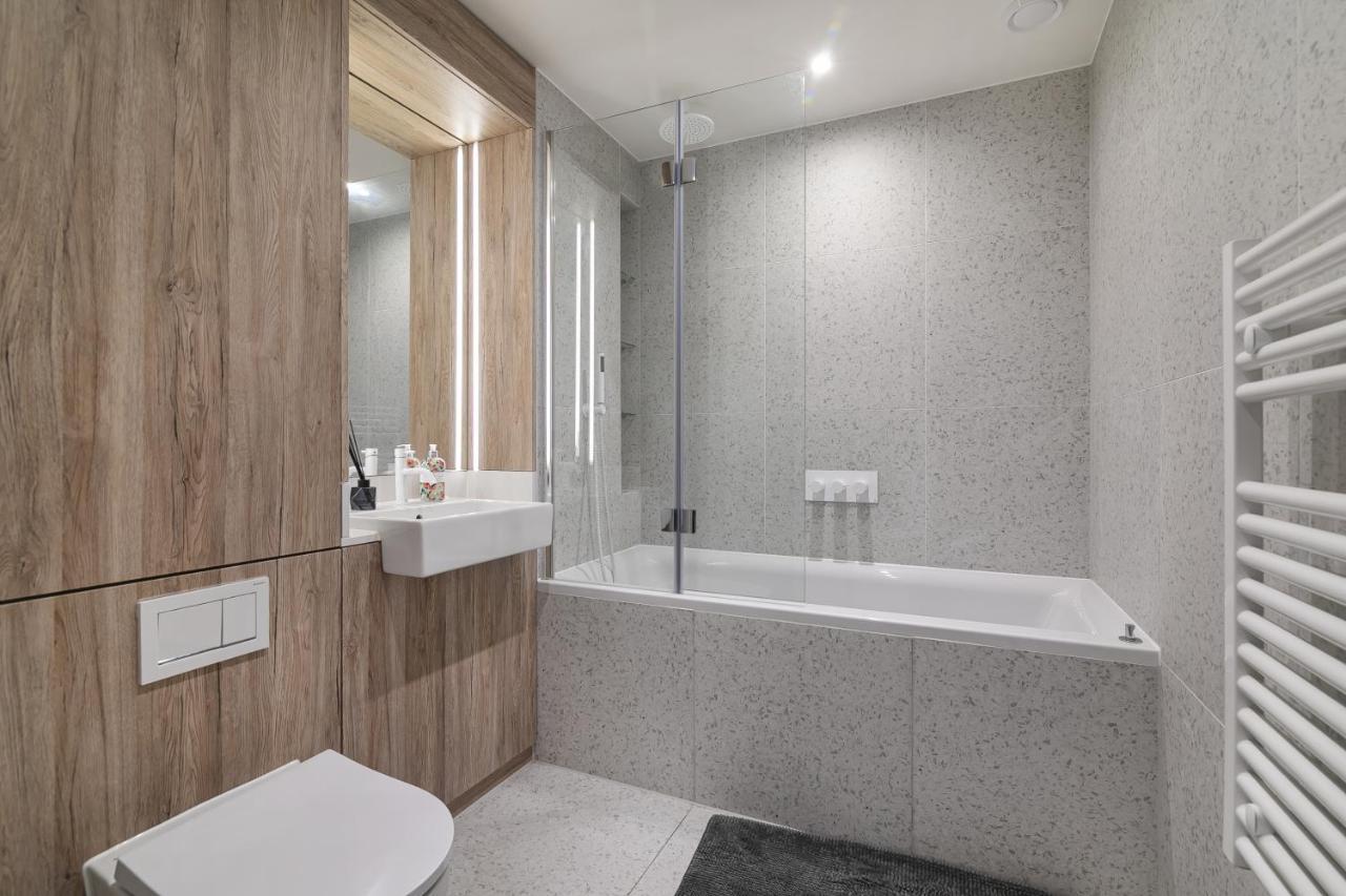 In Shared Luxury Flat Privatunterkunft