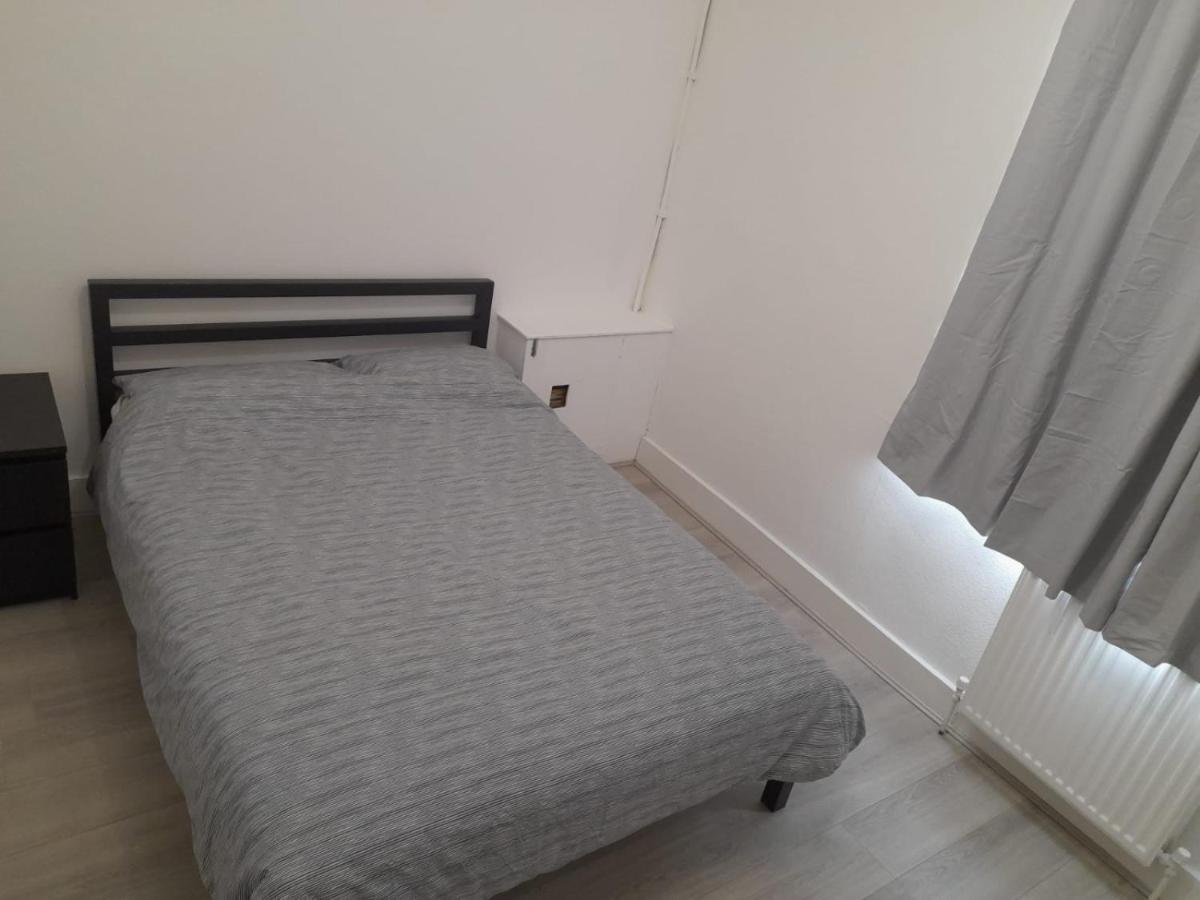 Two Bedroom Close To Central Appartement Londen
