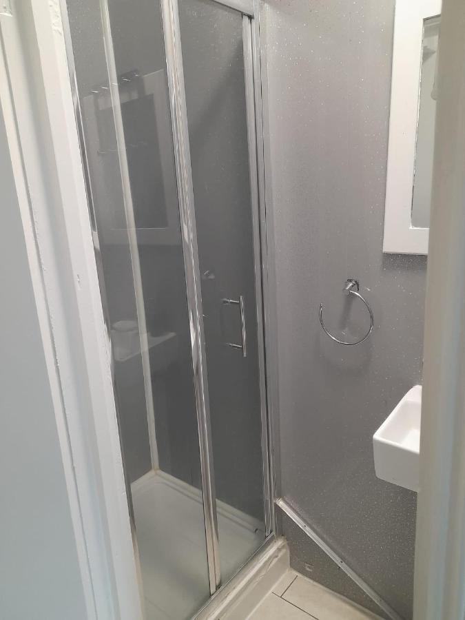 Two Bedroom Close To Central Appartement *