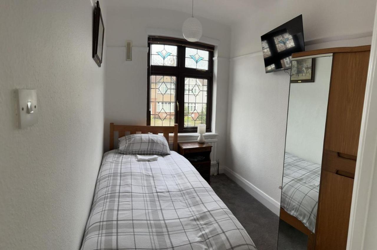 Amazing And Romantic O2 Arena 4 Bedrooms House Free Parking * Londen