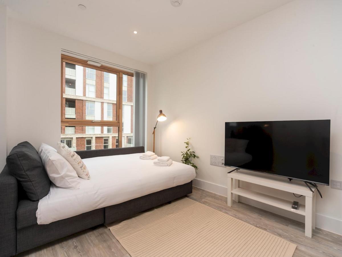 Pass The Keys Spacious Bright Flat 20 Mins To