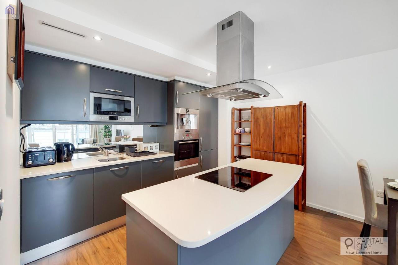 Fully Serviced Two Bed By Excel & O2 * Londres