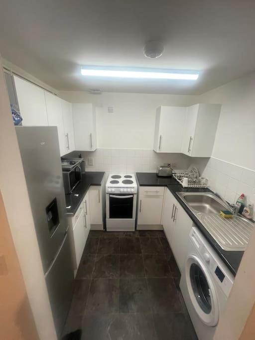 Lovely Spacious Entire 1 Bedroom - New Management Apartamento Londres