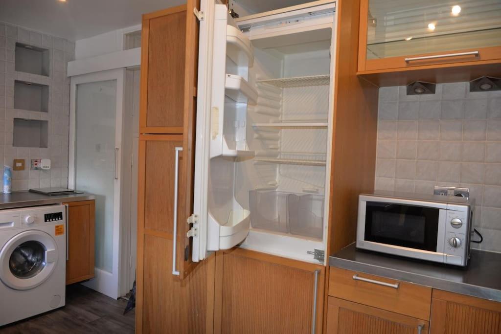 Zone 2, 2 Bedroom House * Londres