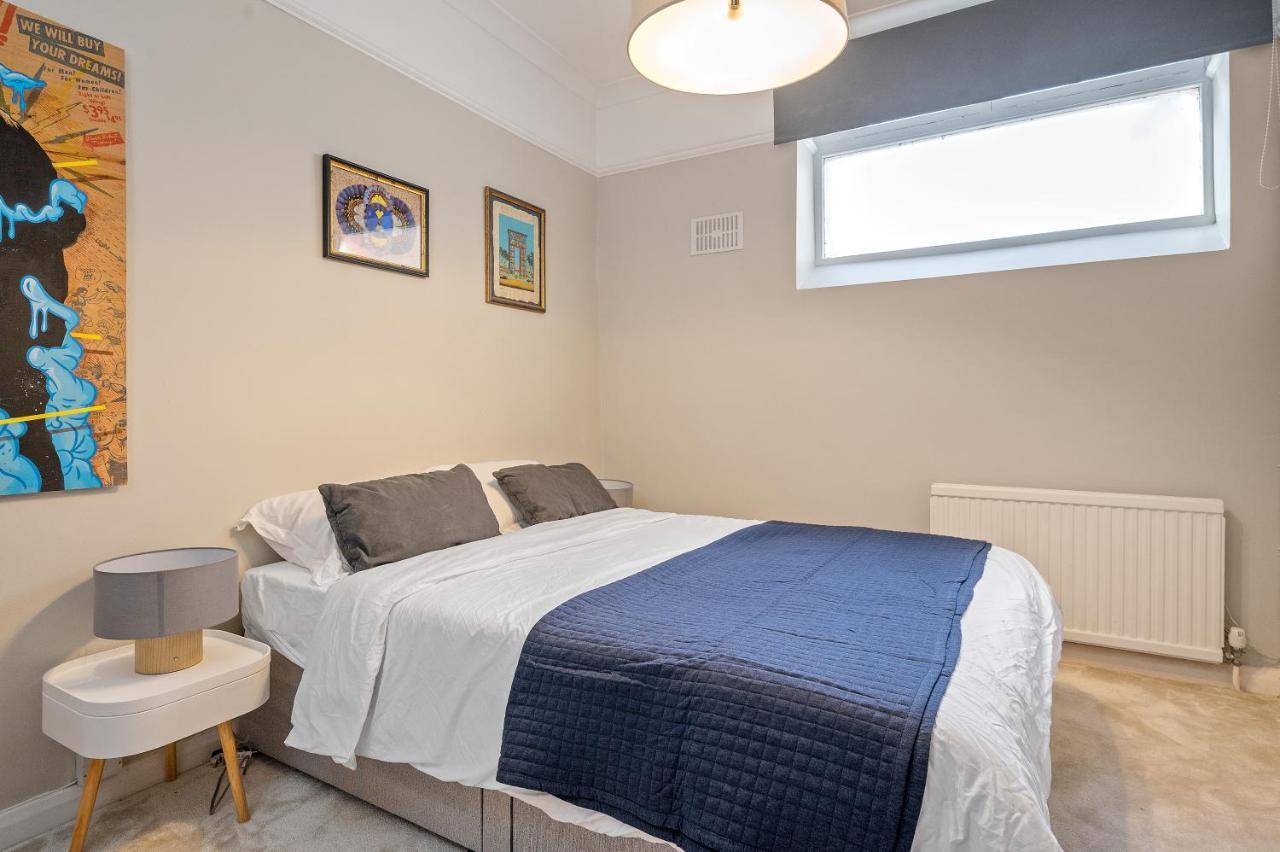 Luxury With 3 Bedrooms * Londres