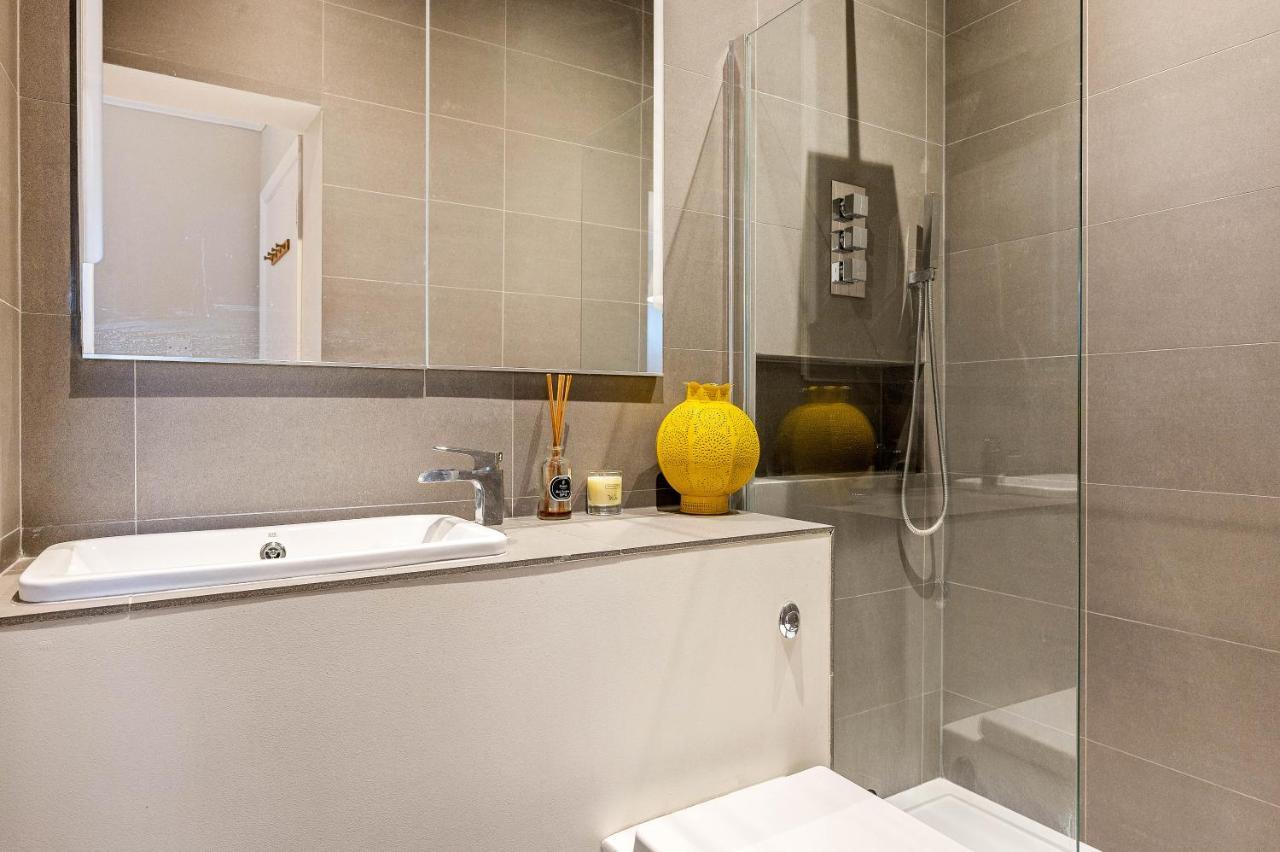 Luxury With 3 Bedrooms Londres