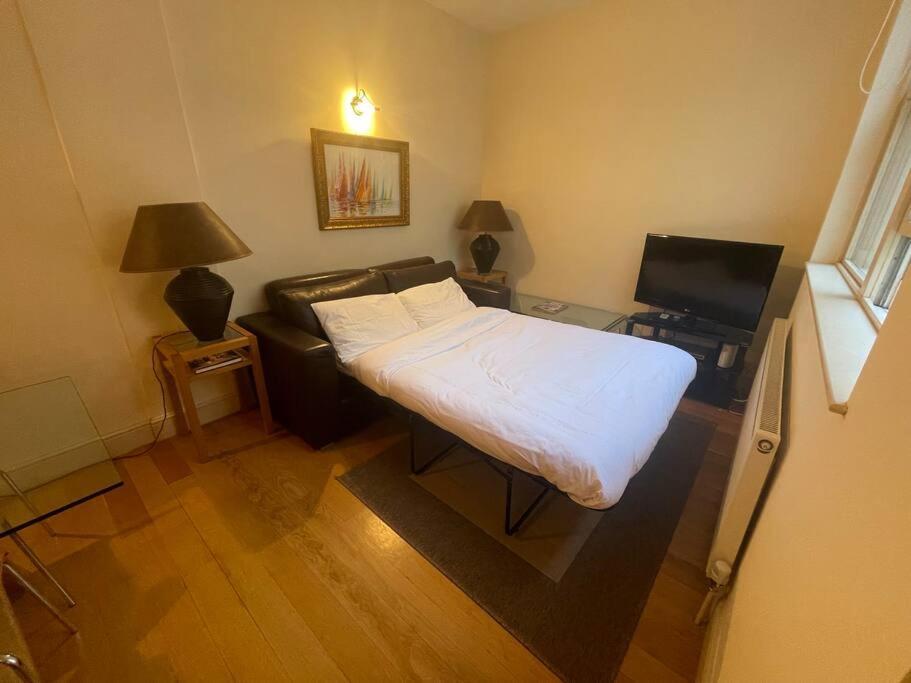 Luxurious Serviced Apt Next To The City Of And Tower Bridge Apartment London