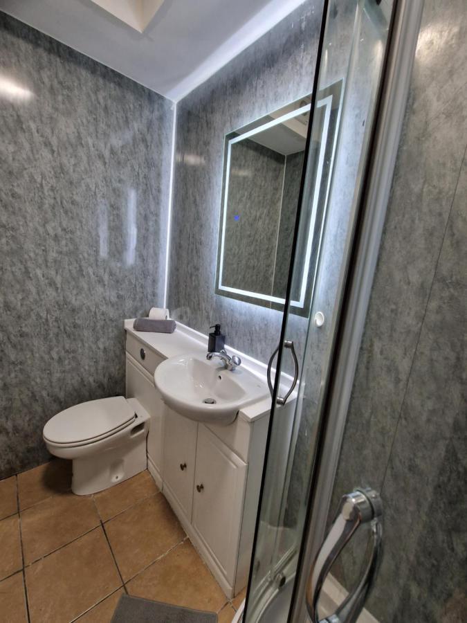 Homestay Affordable In Shared Flat, Bridge London