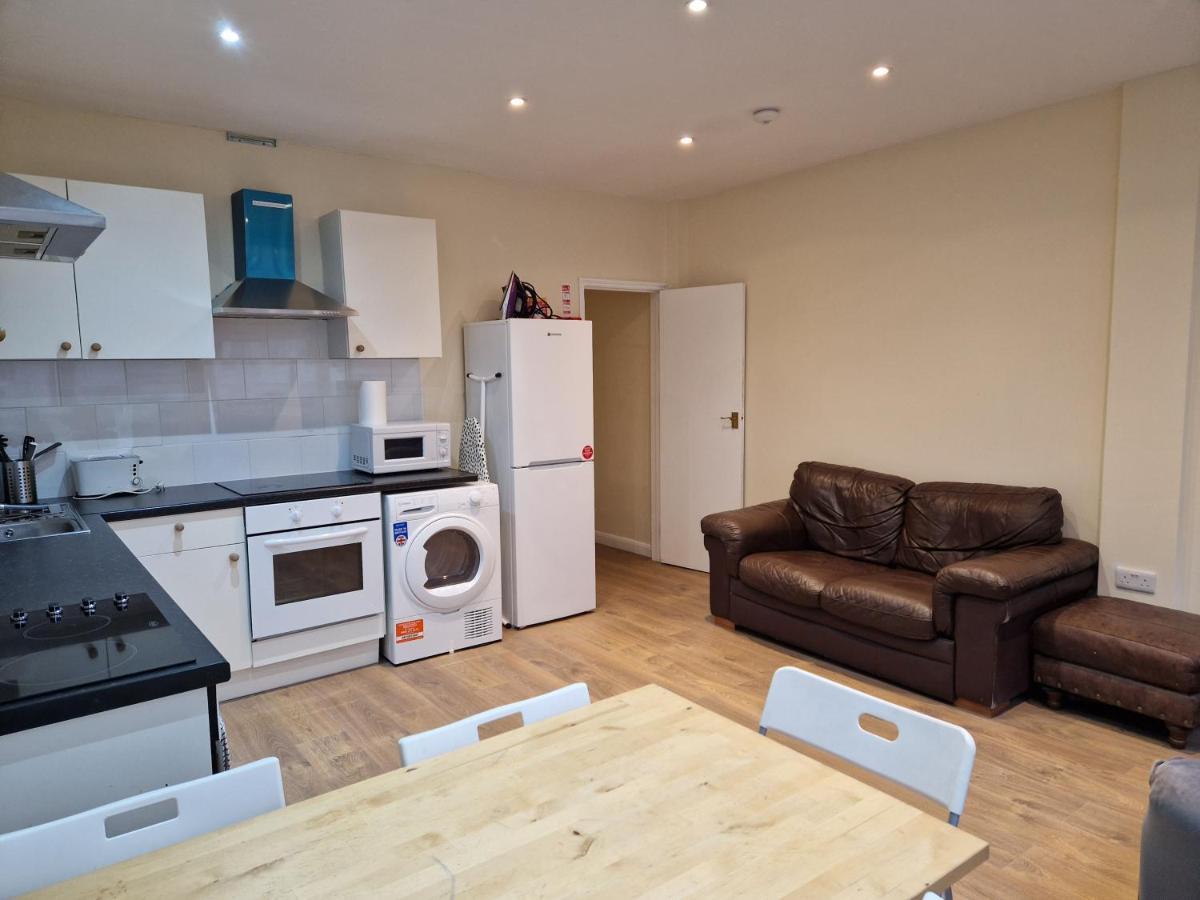 Homestay Affordable In Shared Flat, Bridge *