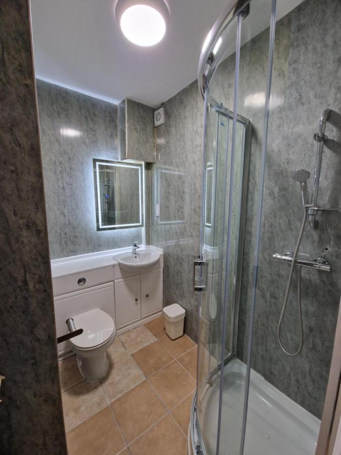 Affordable In Shared Flat, Bridge Homestay