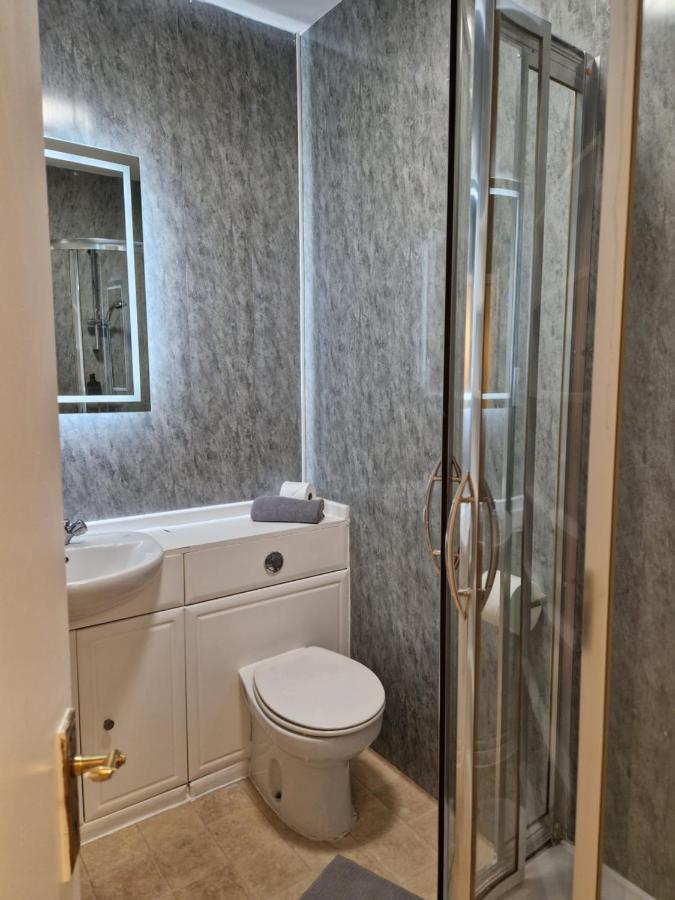 Affordable In Shared Flat, Bridge * London