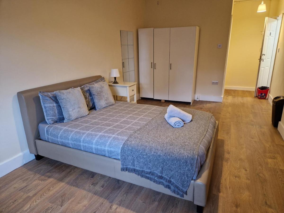 Homestay Affordable In Shared Flat, Bridge *