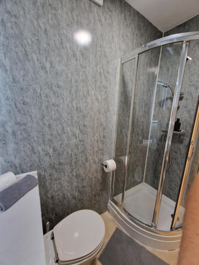 Affordable In Shared Flat, Bridge * London